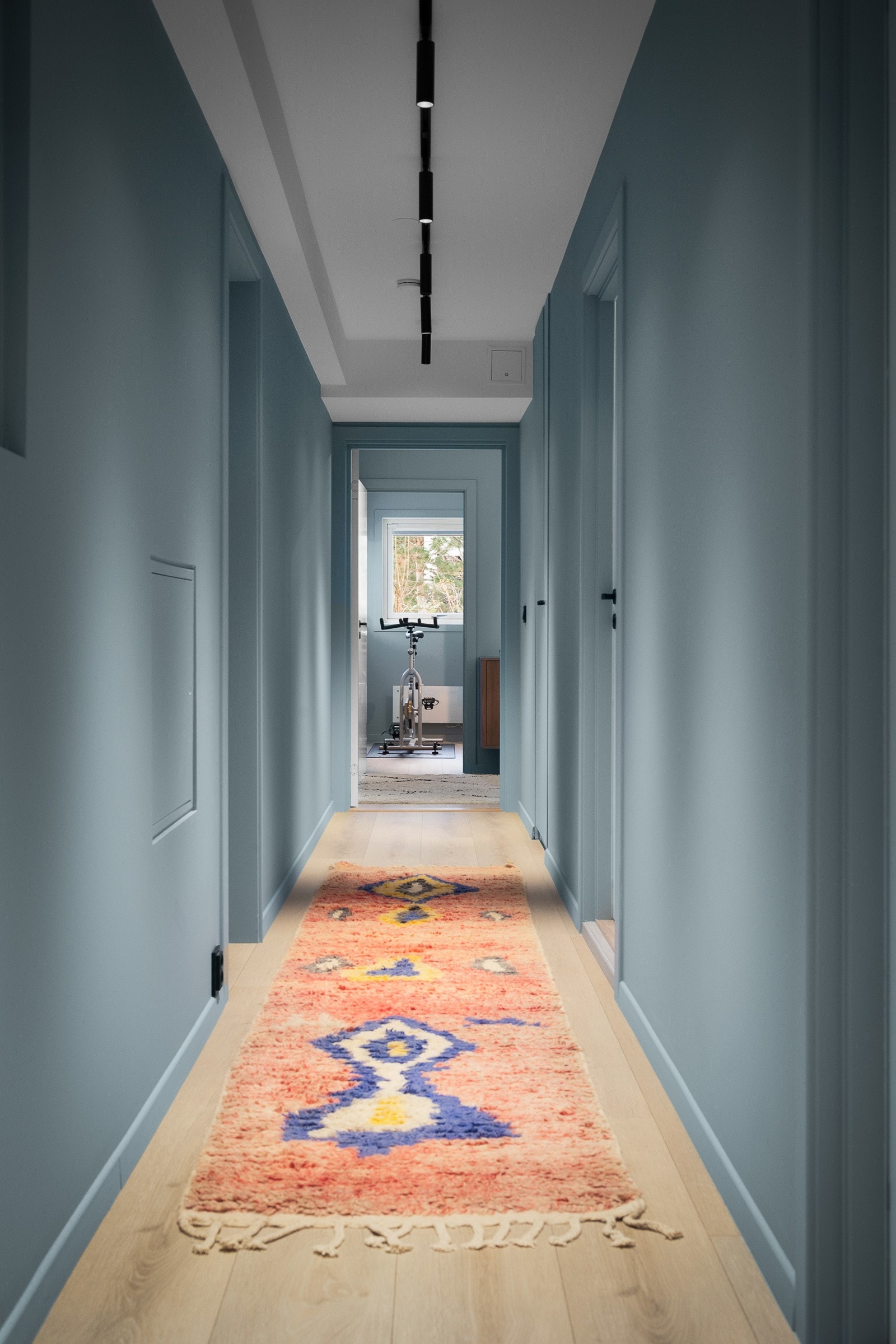 Gang med adkomst til bod, bad, vaskerom, kontor og soverom 5. Galleribilde