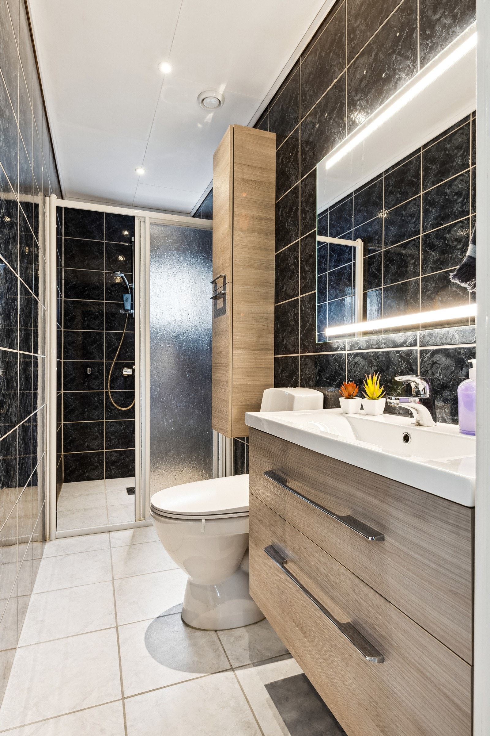 Badet ble oppgradert med ny baderomsinnredning i senere tid. Galleribilde