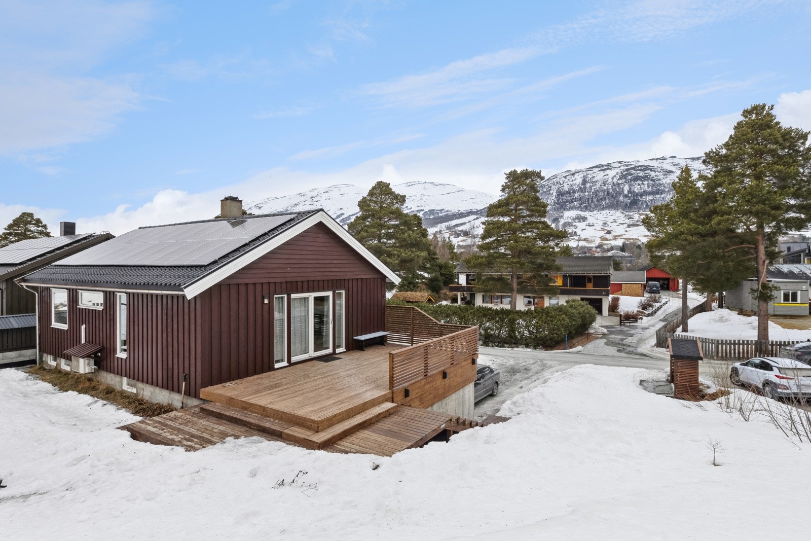 På taket er det montert solcellepanel som hjelper godt på strømkostnadene. Galleribilde