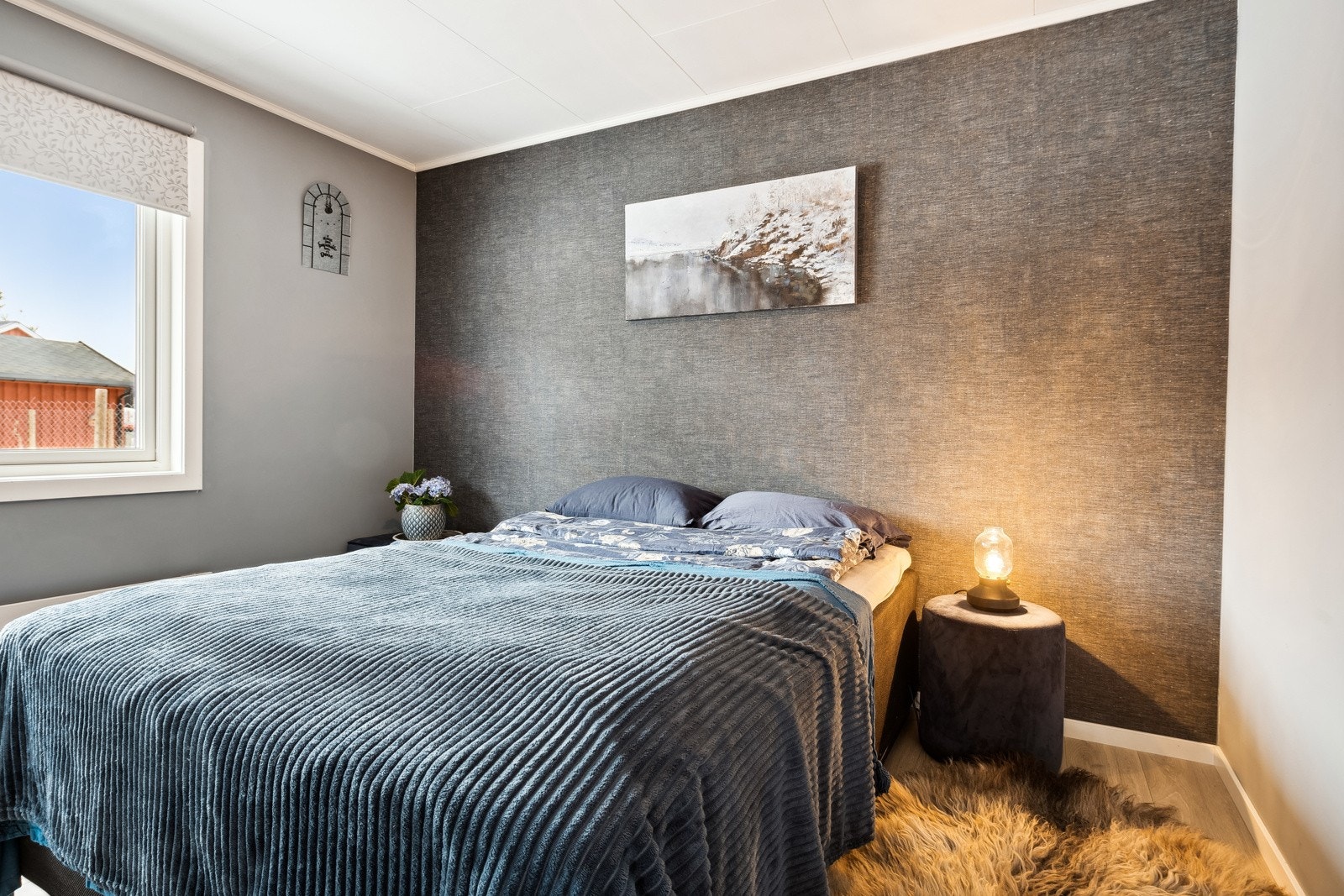 På soverommmet er det god plass til dobbeltseng og annet møblement. Galleribilde