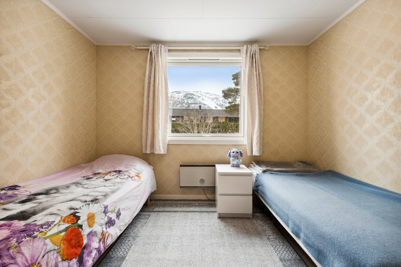 Lys og fint soverom. Her kan man sette sitt eget preg. Galleribilde