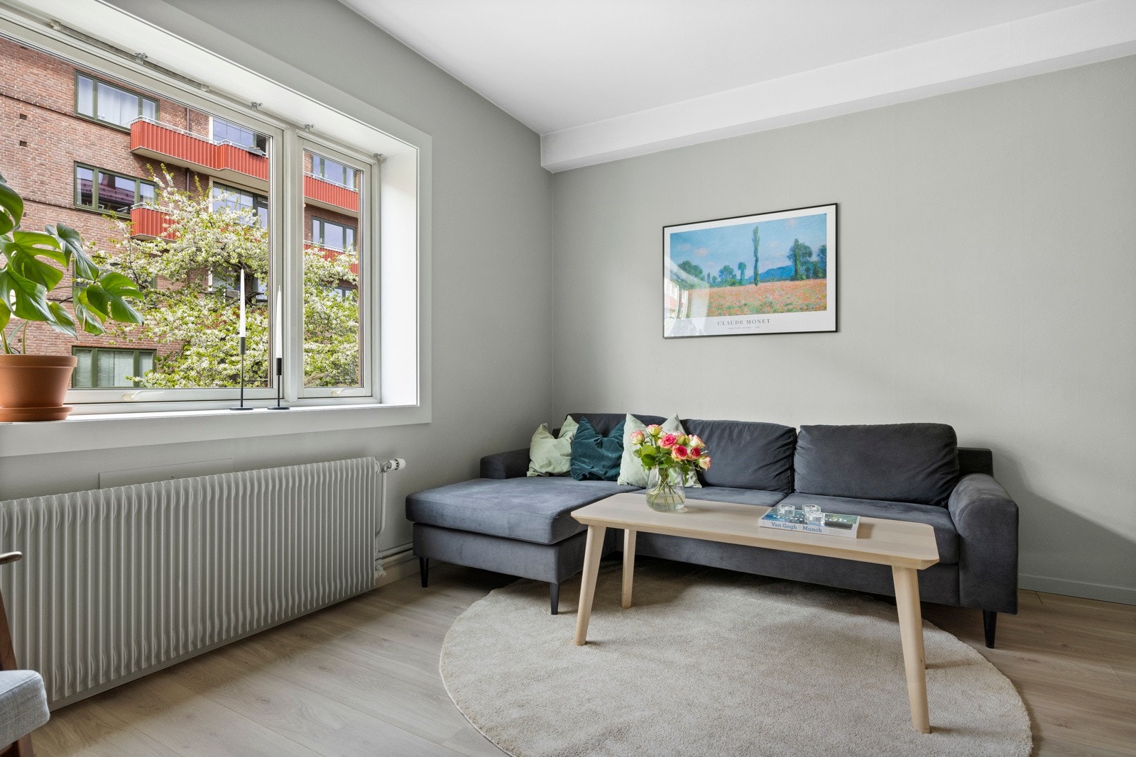- Leiligheten har en fin intern beliggenhet i 2. etasje - Galleribilde