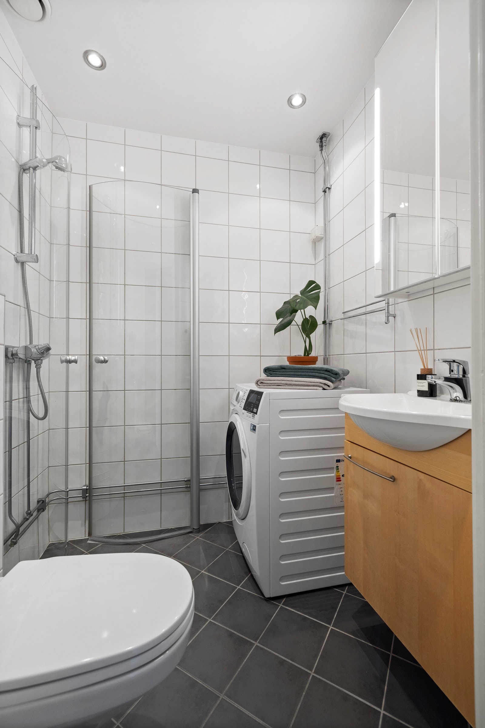 - Pent flislagt bad med gulvvarme - Galleribilde