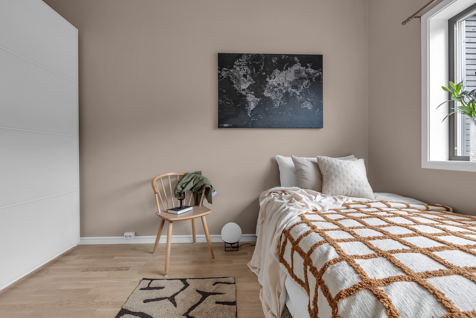 Stort soverom på nesten 12m2 Galleribilde