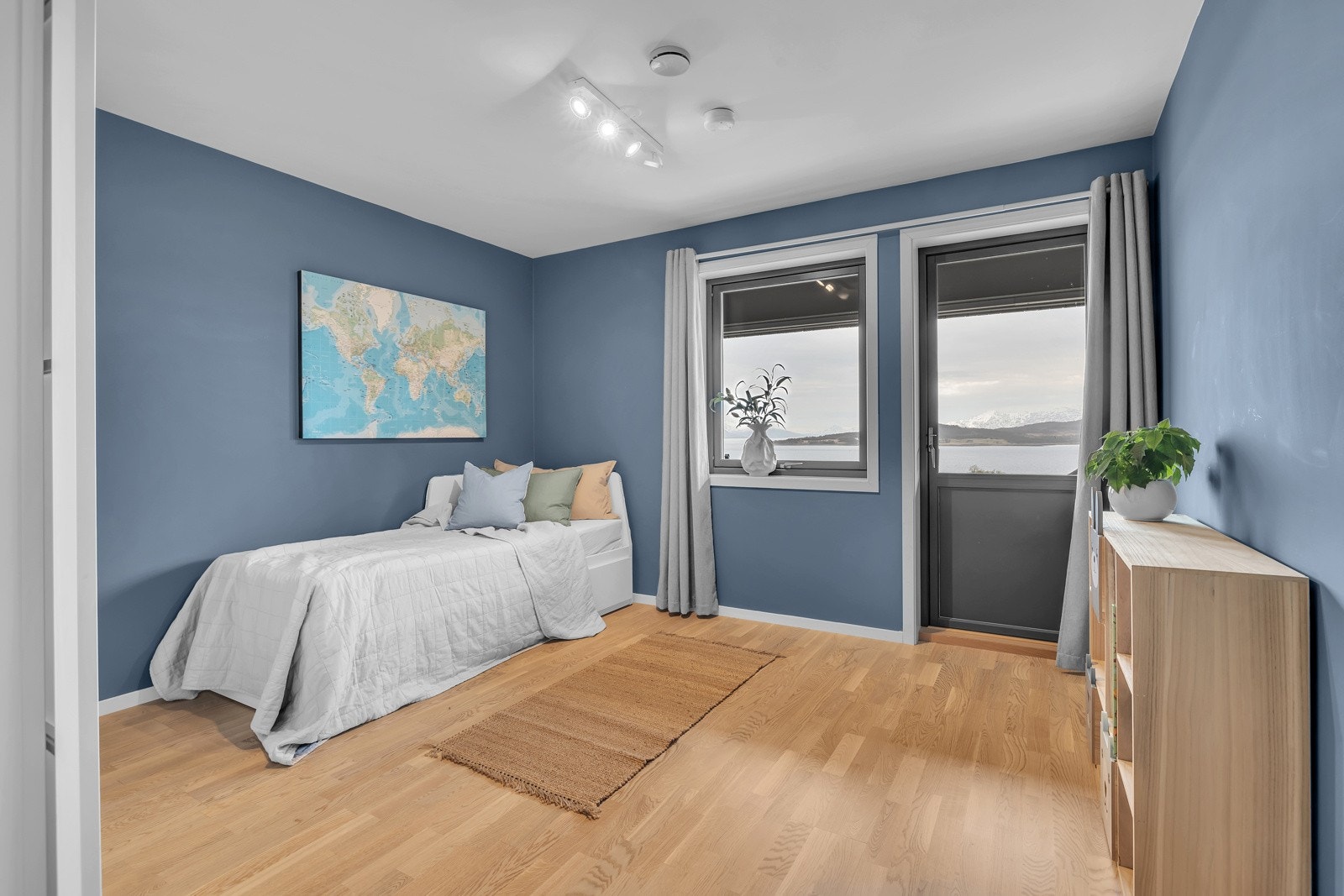 Stort, delikat soverom på over 13m2 Galleribilde