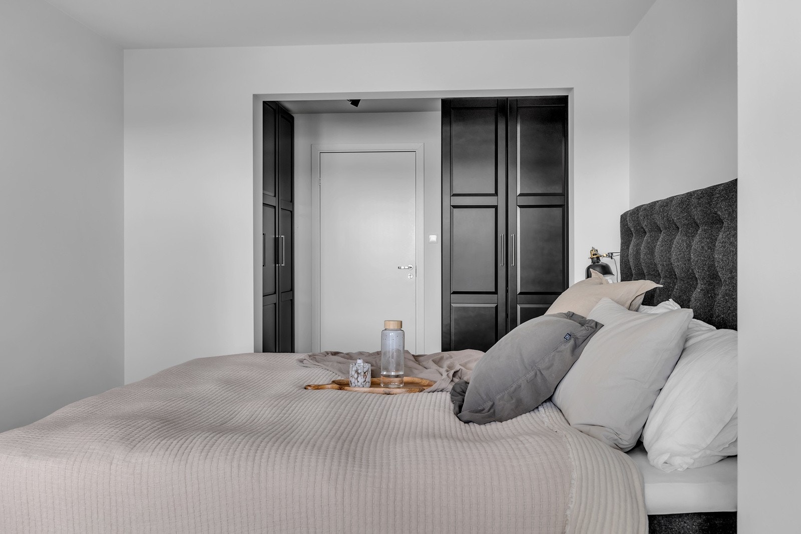 Rommet er på ca. 15m2 og har i tillegg walk-in garderobe på 4m2 Galleribilde