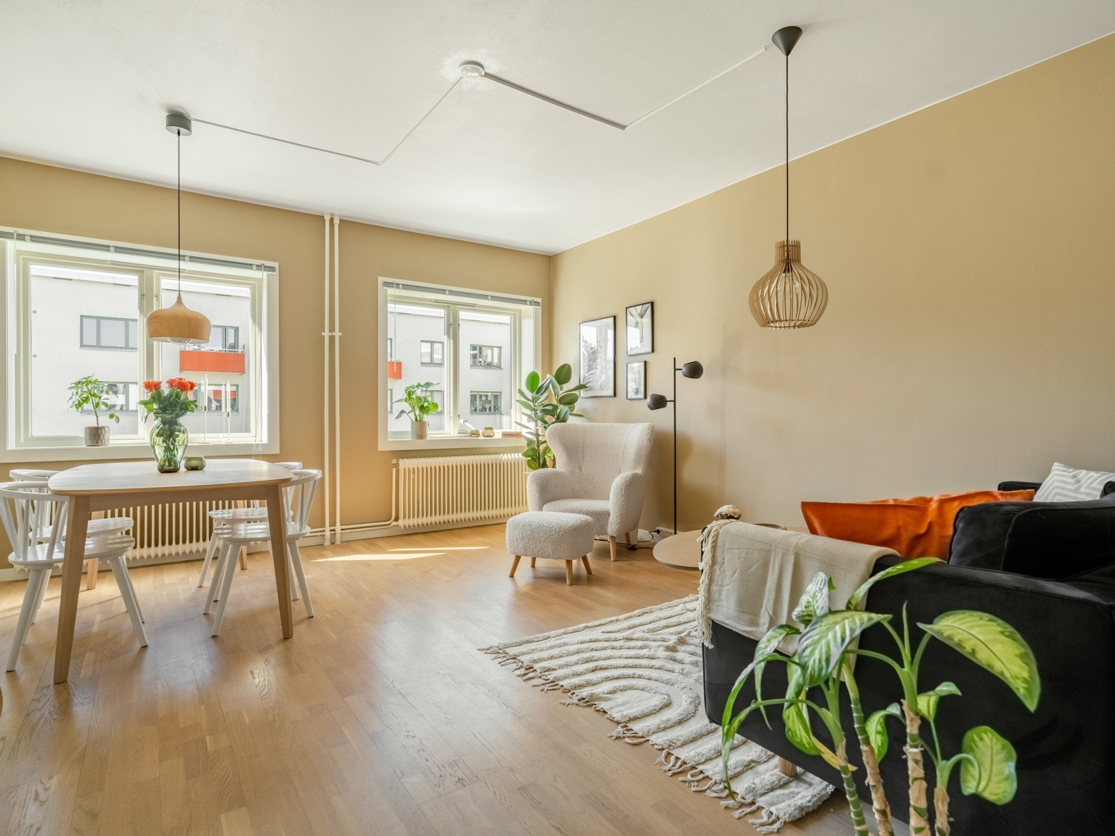 Leiligheten ligger svært godt til i byggets 3. etasje. Planløsningen er både praktisk og god, og du nyter godt av den gode plassen i samtlige rom. Galleribilde