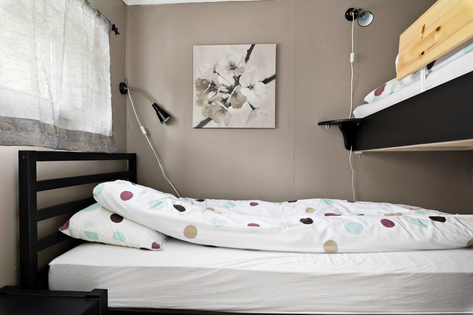 Hytta har 3 soverom og totalt 6 sengeplasser. Galleribilde