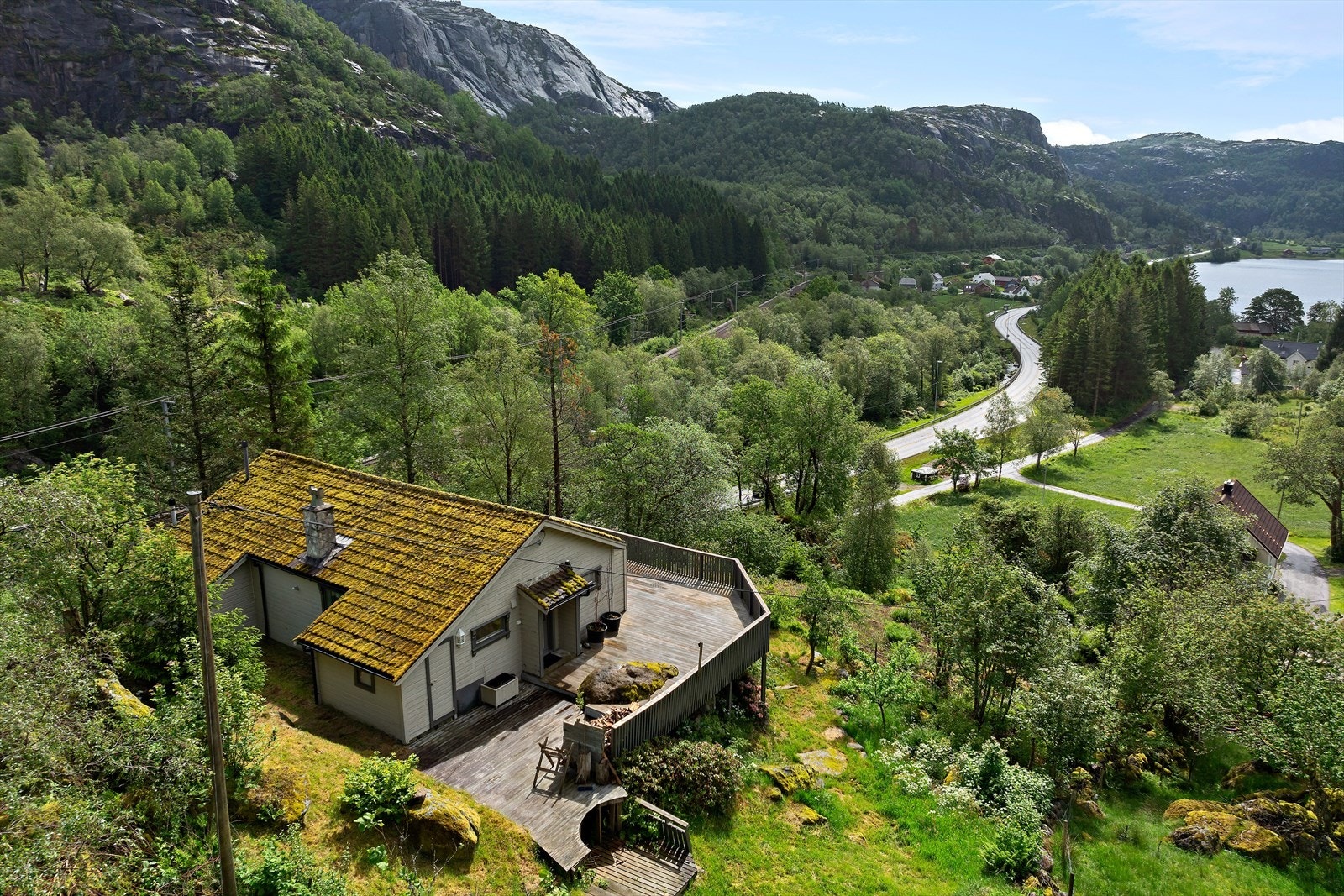Velkommen til koselig og innholdsrik hytte på Heskestad. Galleribilde