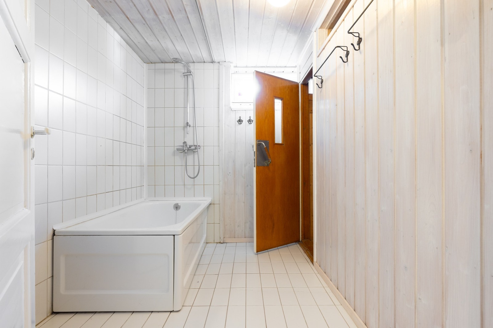 I tilknytning til badstuen ligger det et dusjrom. Galleribilde