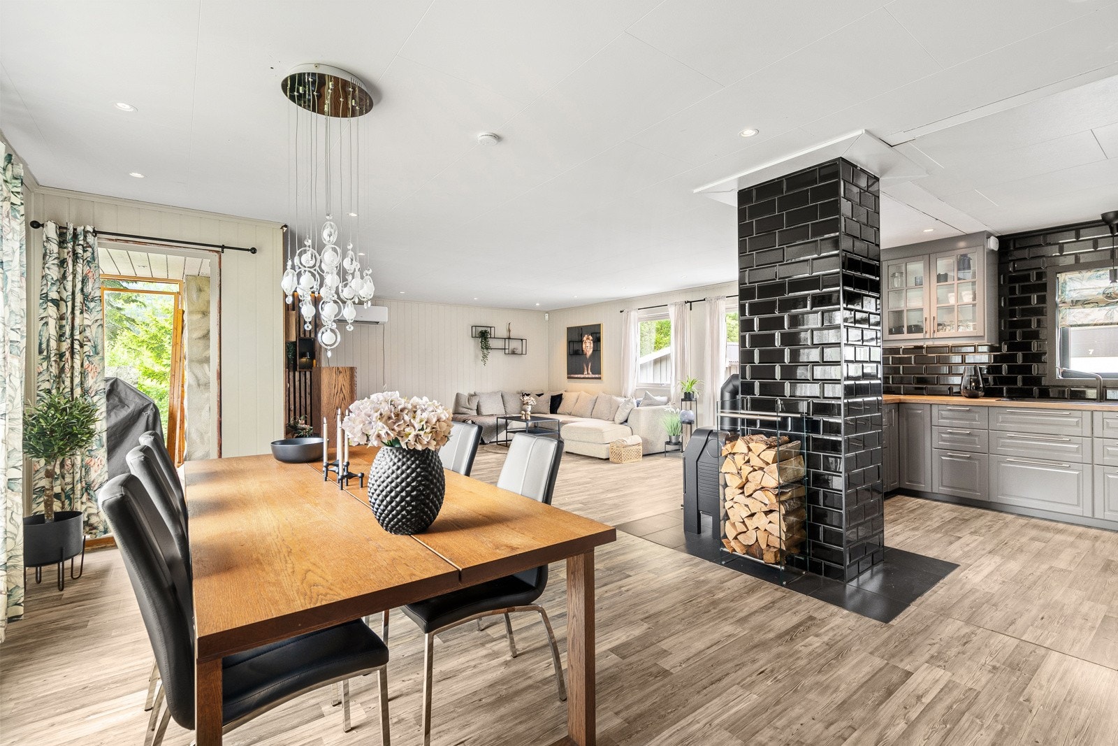 Stue og spisestue ble pusset opp på nytt i januar 2024. Galleribilde