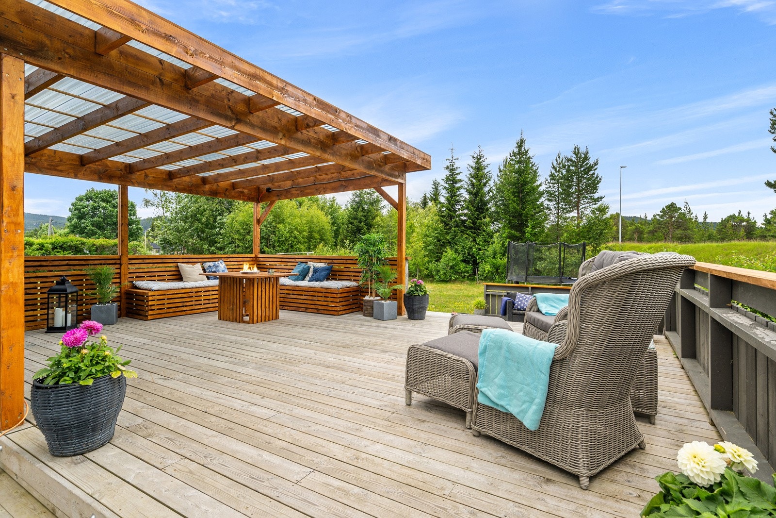 Boligen har helt unike solforhold, med sol fra morgen til kveld. Galleribilde