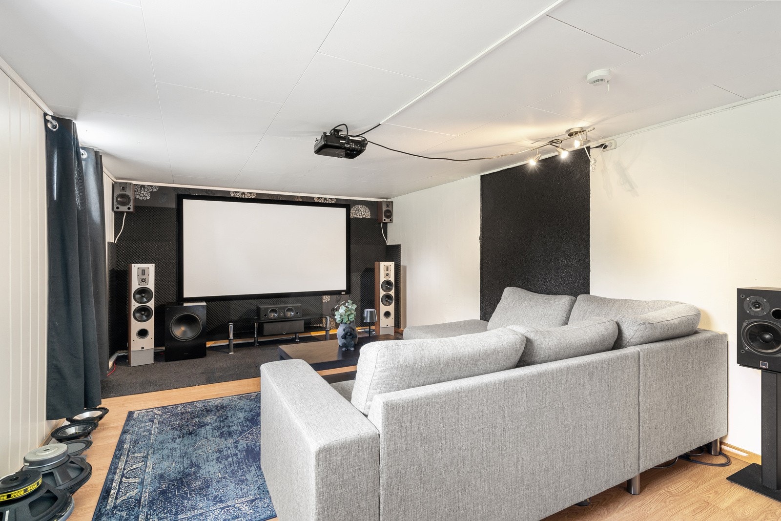 Rom i kjeller som i dag blir brukt som kinorom. Galleribilde