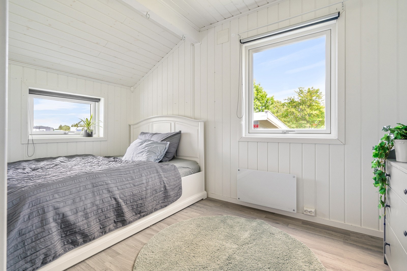 Soverommene er malt i lyse farger som gjør det enkelt å sette sitt eget preg gjennom pynt og interiør. Galleribilde