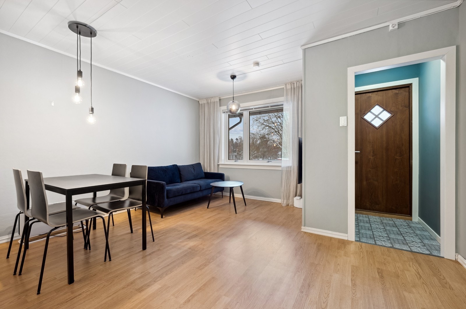 Velkommen til Rådyrveien 1. 1-roms leilighet med alkove og stor terrasse. Galleribilde