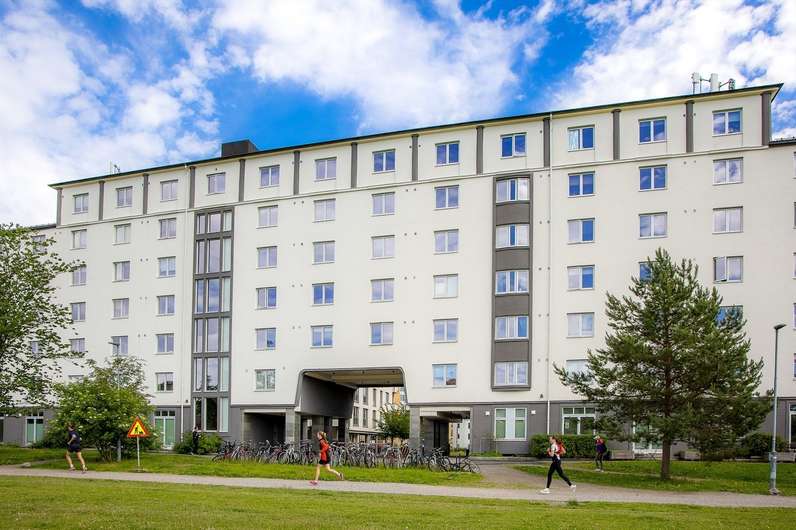 Byggets fasade sett fra Voldsløkka Galleribilde
