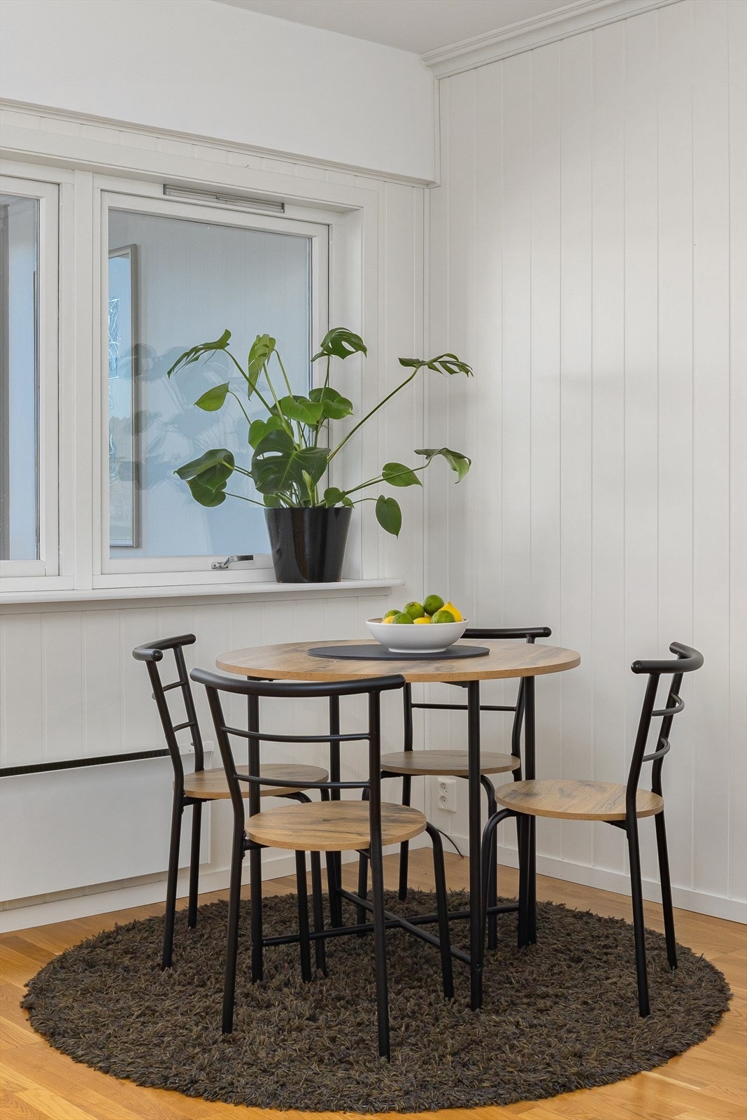 Plass til spisebord. Galleribilde