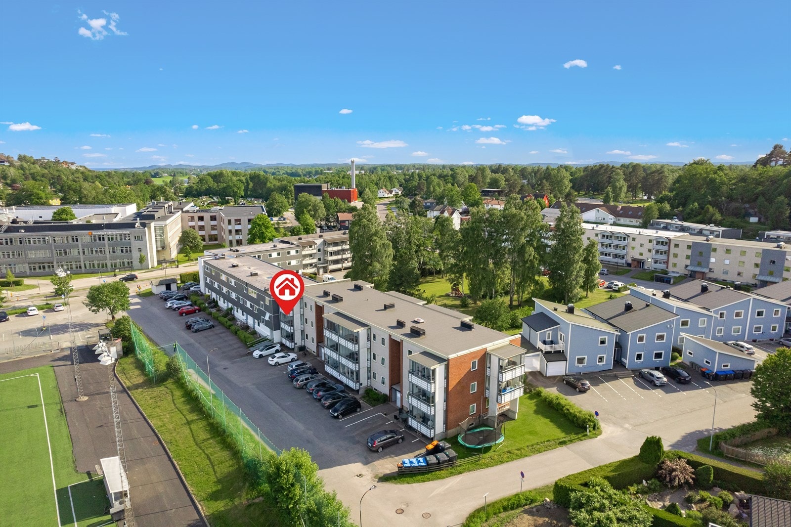 Leiligheten ligger fint til i 2 etasje i veldrevet borettslag. Galleribilde