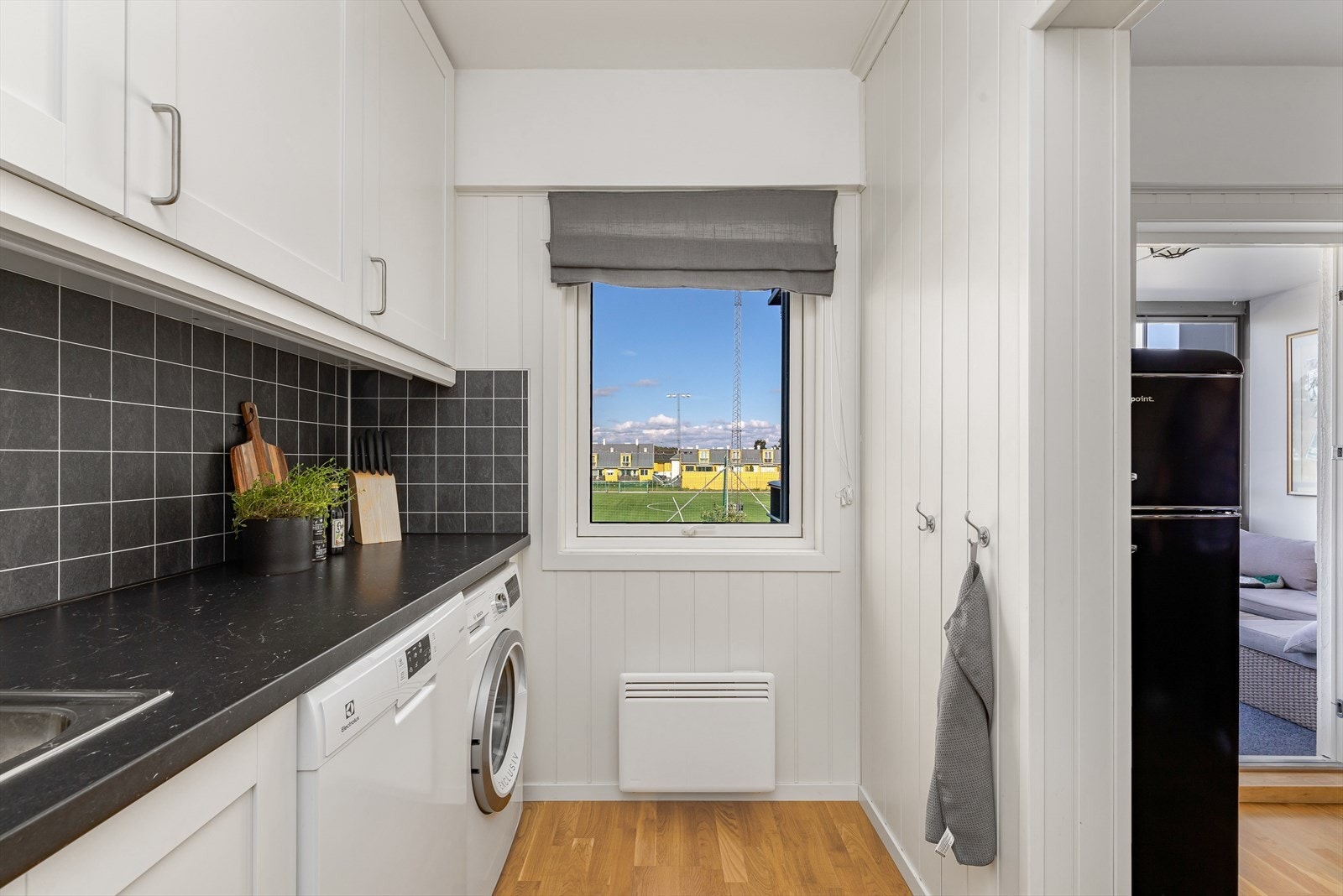 Kjøkkenet har opplegg for oppvaskmaskin samt vaskemaskin. Galleribilde