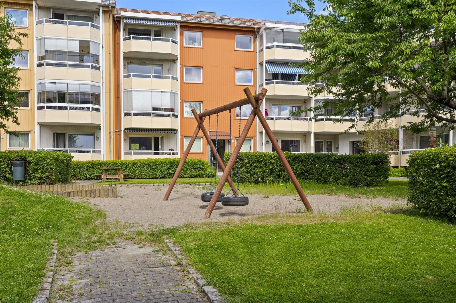 Fra boligen er det nærhet til et godt tilbud av offentlig kommunikasjon. Galleribilde