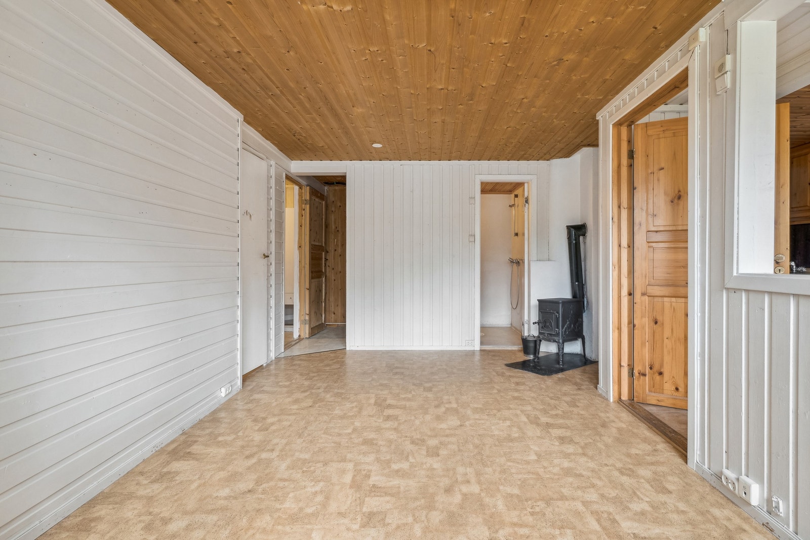 Innredet stue i sokkeletasjen. Galleribilde