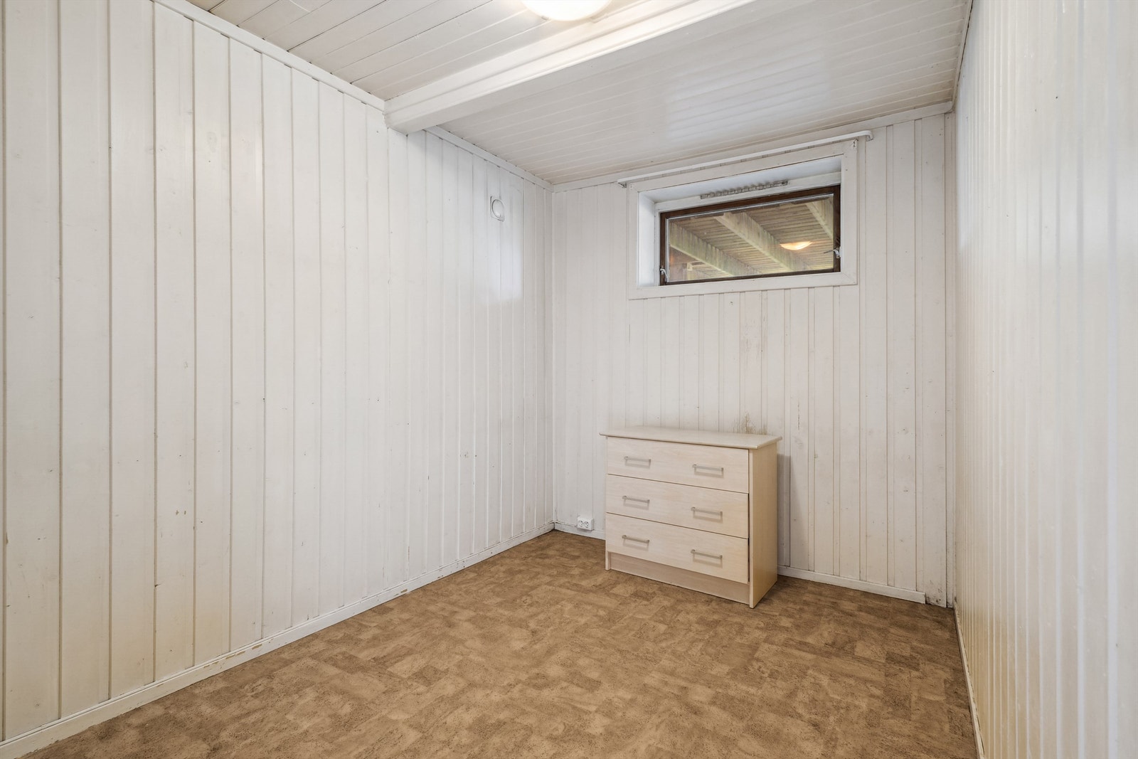 Innredet rom sokkeletasje. Galleribilde