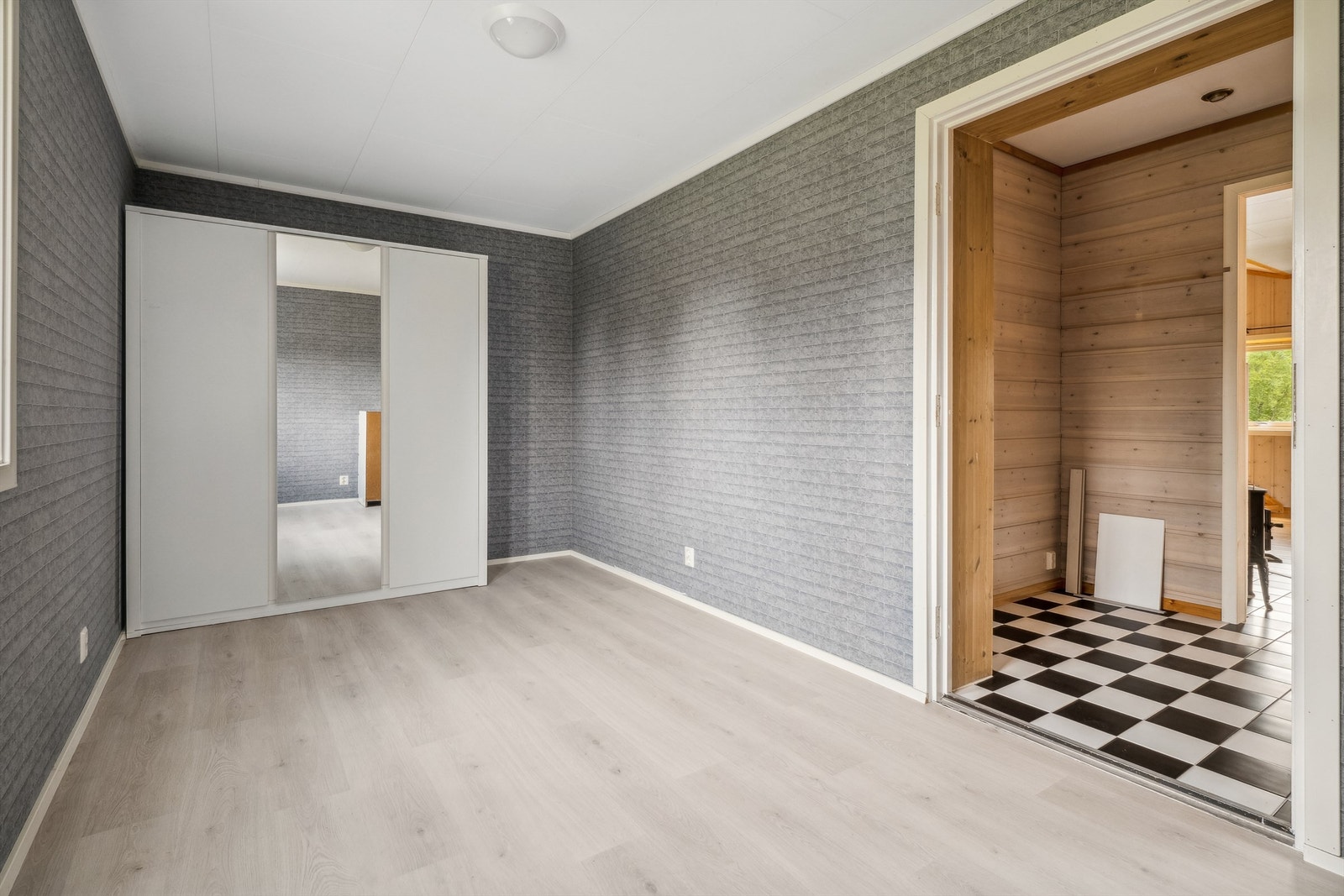 Det ble tilbygd nytt inngangsparti i 2017. Det foreligger ingen dokumentasjon på tilbygget. Galleribilde