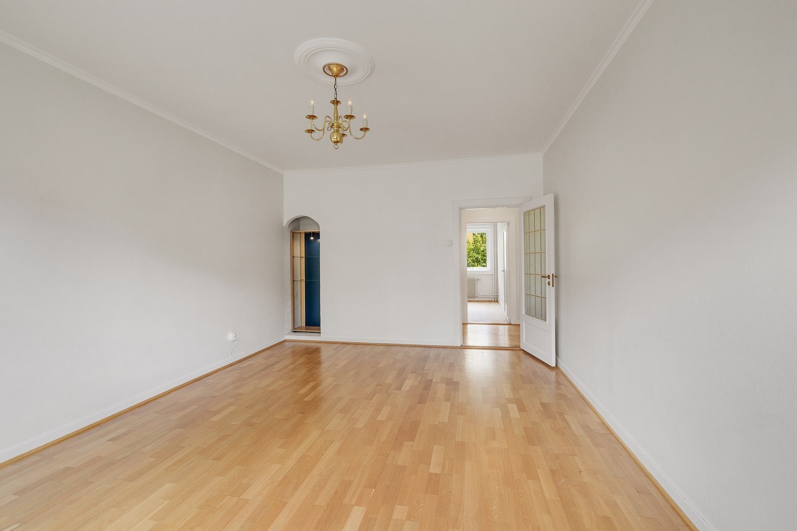 Stue med rosett i himling Galleribilde