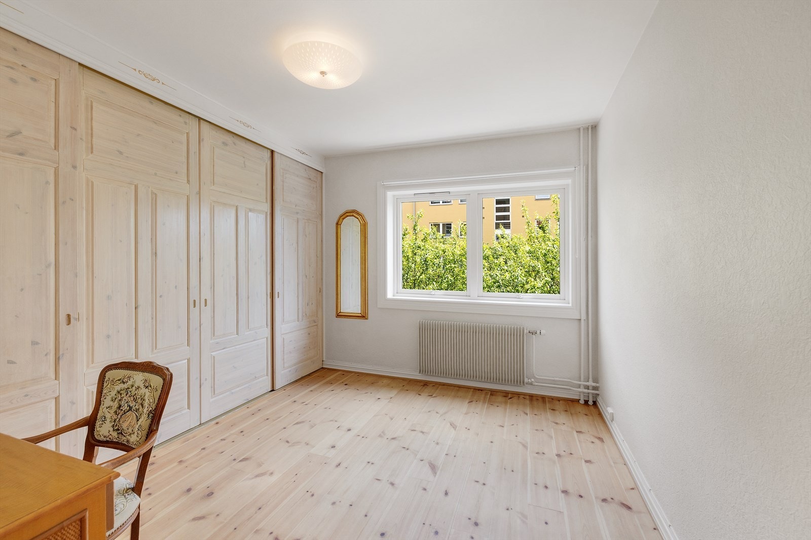 Soverommet vender inn mot gårdsrom Galleribilde