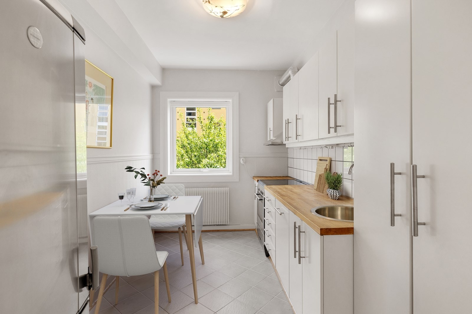 Plass til spisebord på kjøkken - Bildet er digitalt stylet Galleribilde