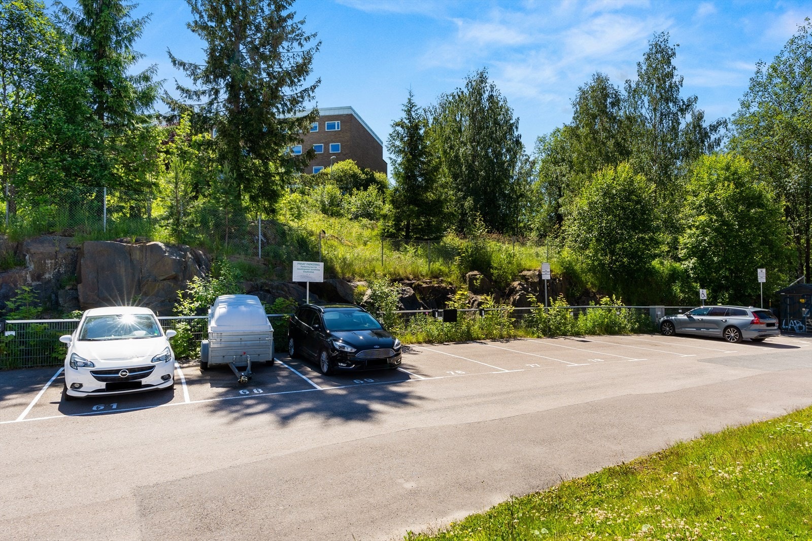 Leiligheten disponerer parkeringsplass nr. 69. Mulighet for å installere elbillader. Galleribilde
