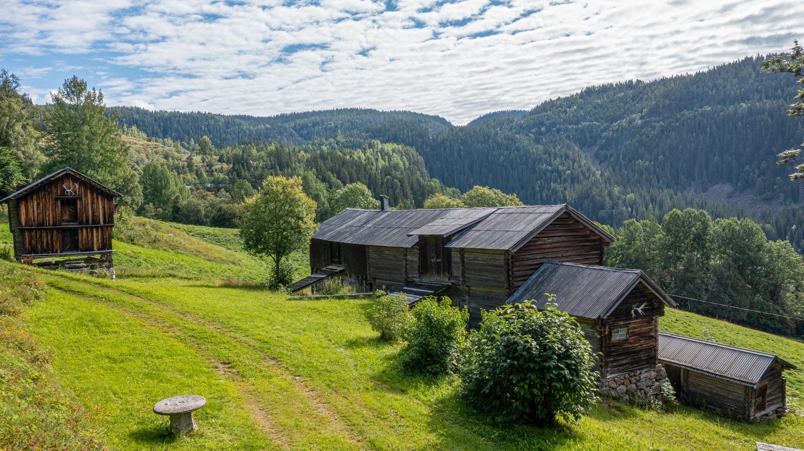Fjøs/låvebygning trolig fra omkring år 1800. Galleribilde