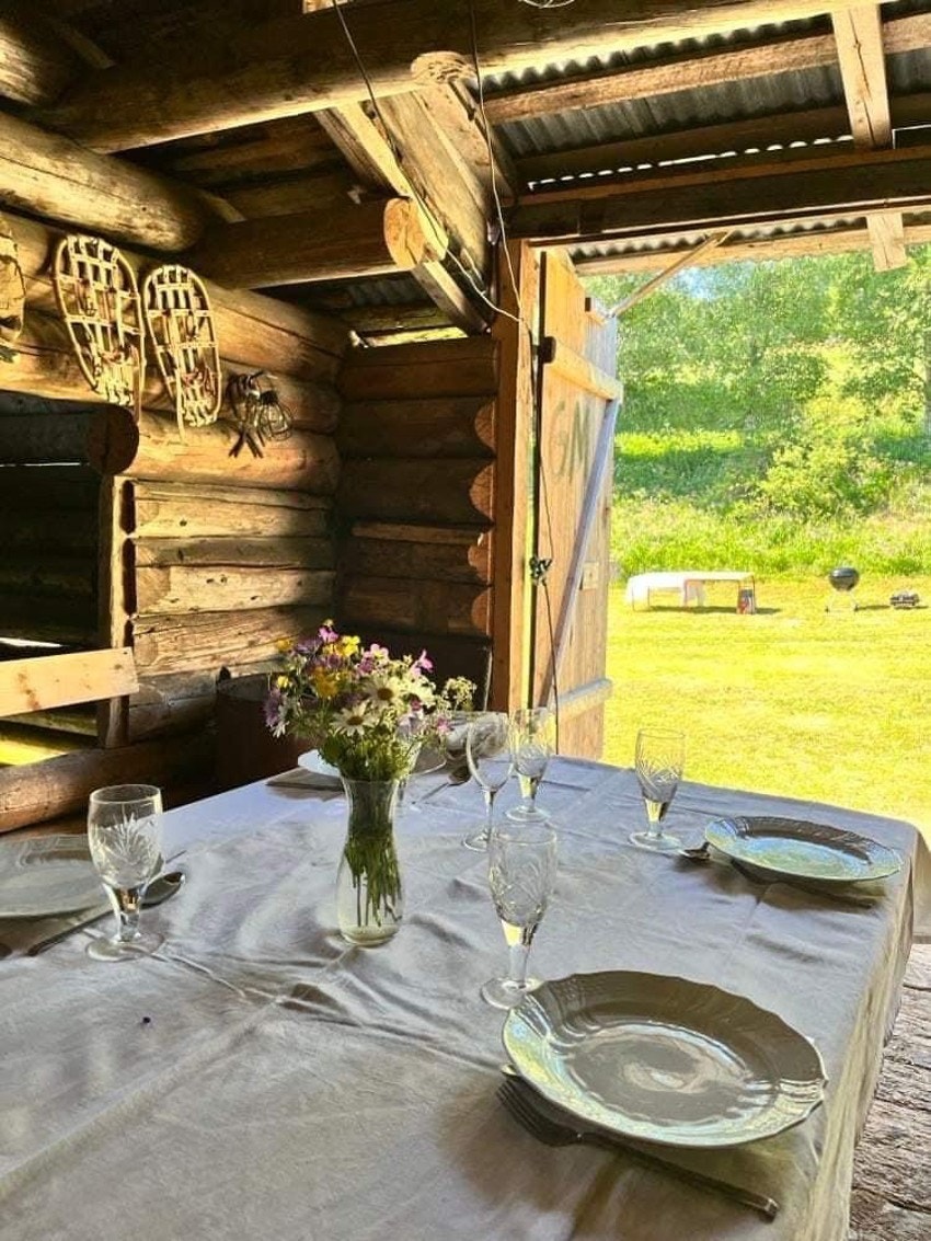 Inne på låven invitere til skikkelig låvefest! Privat bilde. Galleribilde
