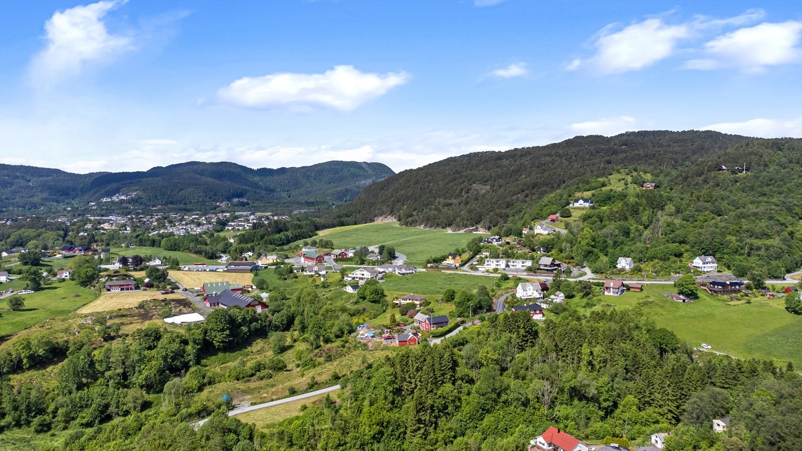Det avholdes ikke fellesvisning, og besiktigelse av tomt kan foretas når det er ønskelig. Ta gjerne kontakt med megler. Galleribilde
