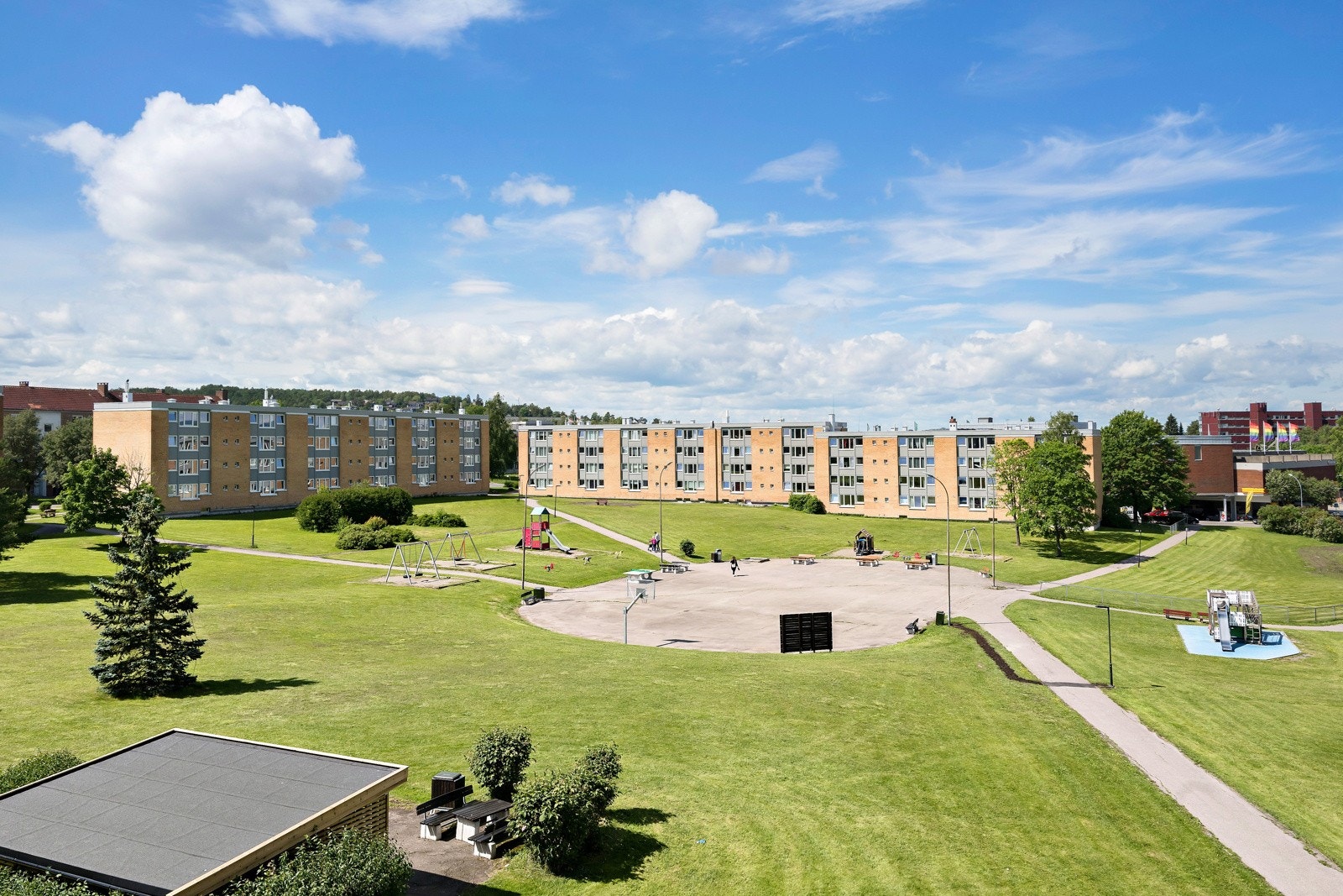 Utsikt over borettslagets fellesområde. Galleribilde