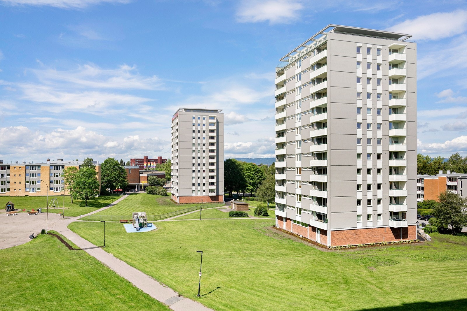 Truls Hauge v/ Proaktiv Eiendomsmegling ønsker velkommen til Rugveien 40 på Manglerud. Galleribilde