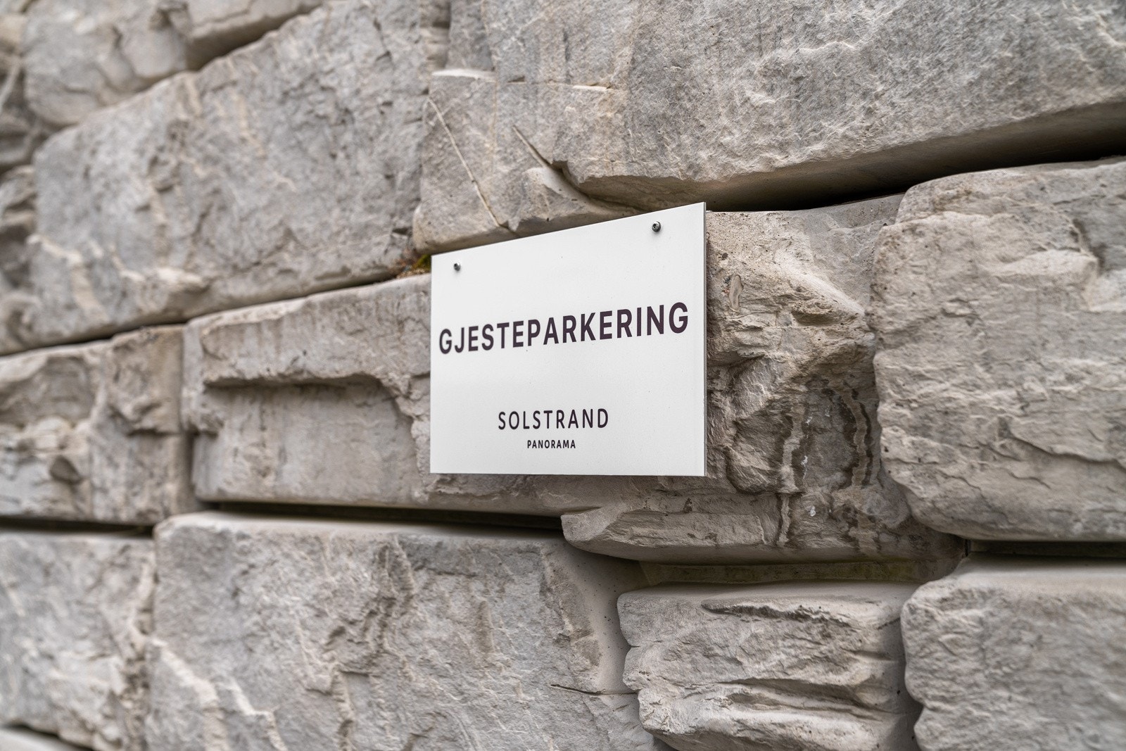 Gjesteparkering i sameiet. Galleribilde