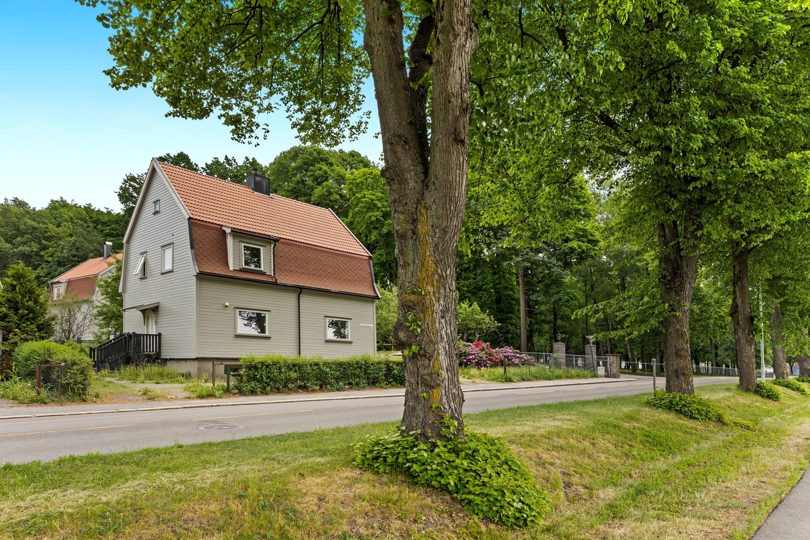 Borettslagsleilighet i 1. etasje i horisontaldelt tomannsbolig. Galleribilde