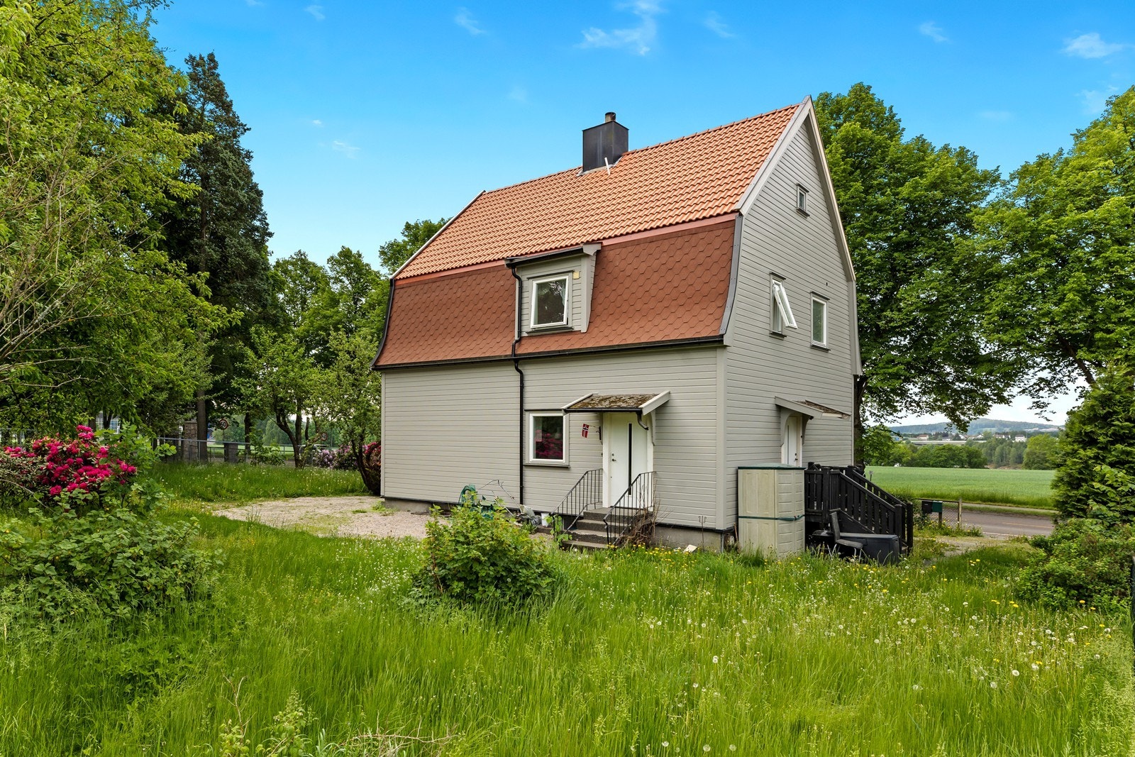 Borettslagsleilighet ligger i et eldre etablert boligområde ved Kulåsparken i Sarpsborg sentrum. Galleribilde