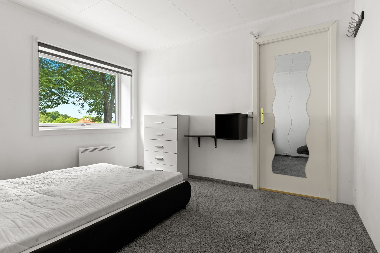 Her kan det også plasseres skap og skuffer. Galleribilde