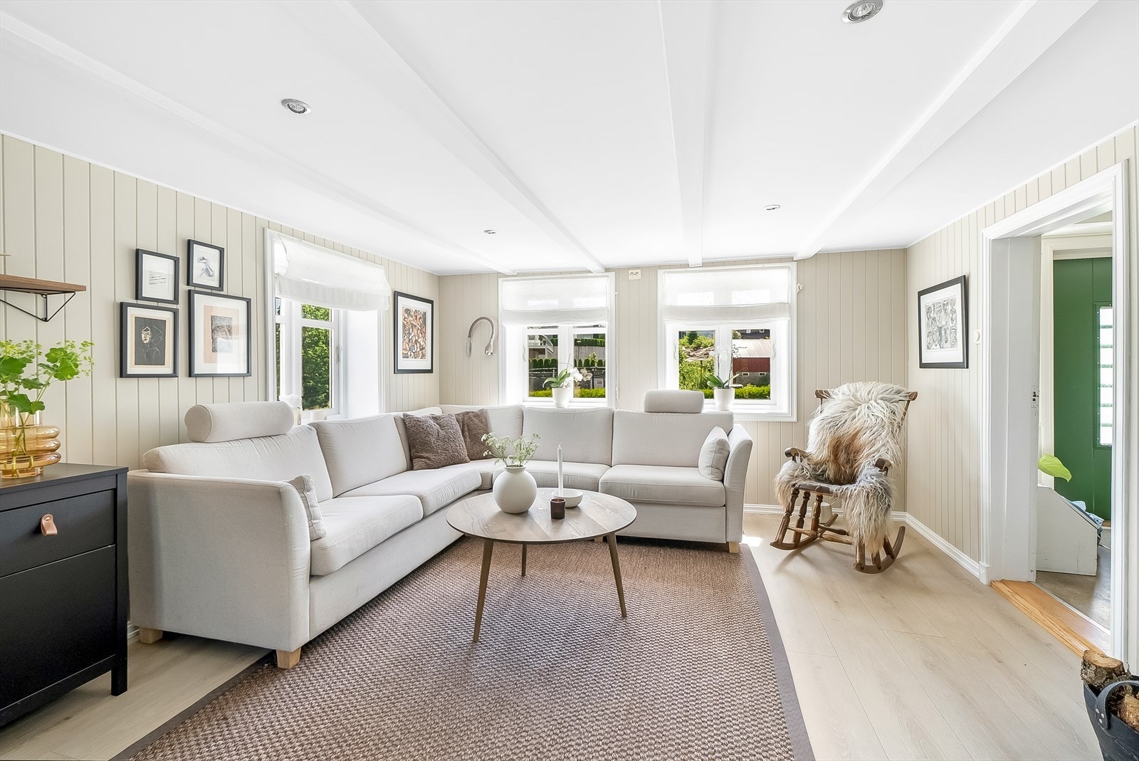 Boligen er gjennomgående delikat innredet i moderne og harmoniske fargetoner. Galleribilde