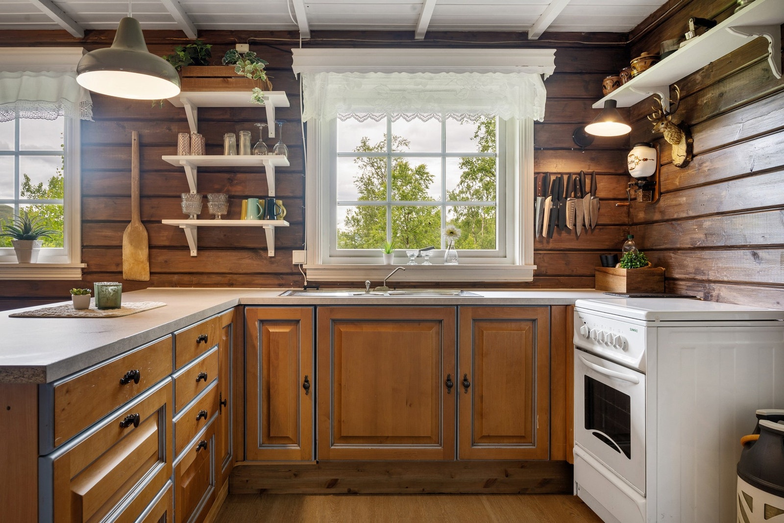 Smart hylleløsning på vegg for å skape mer oppbevaringsplass Galleribilde