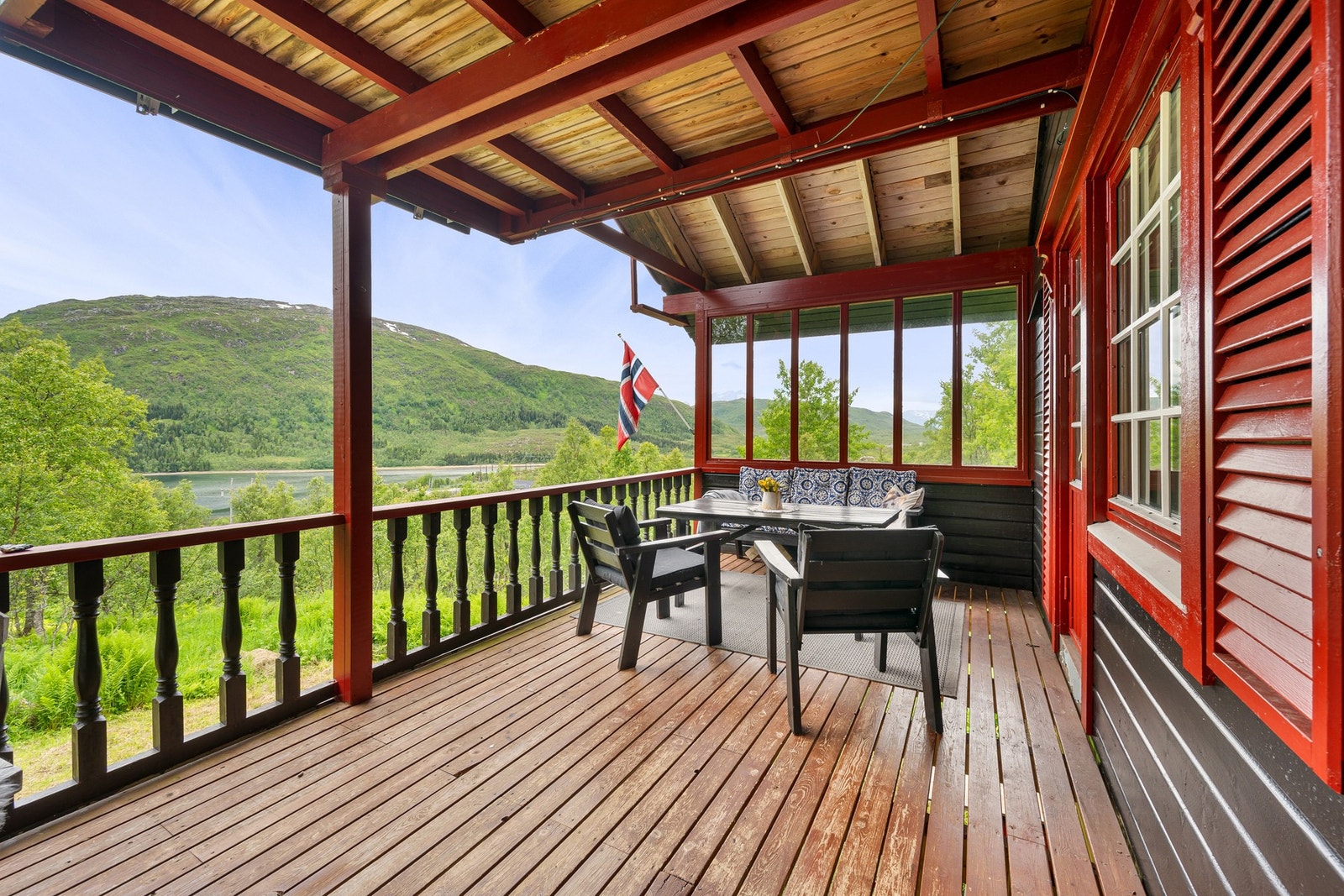 Fin utsikt rett fra spisebordet Galleribilde