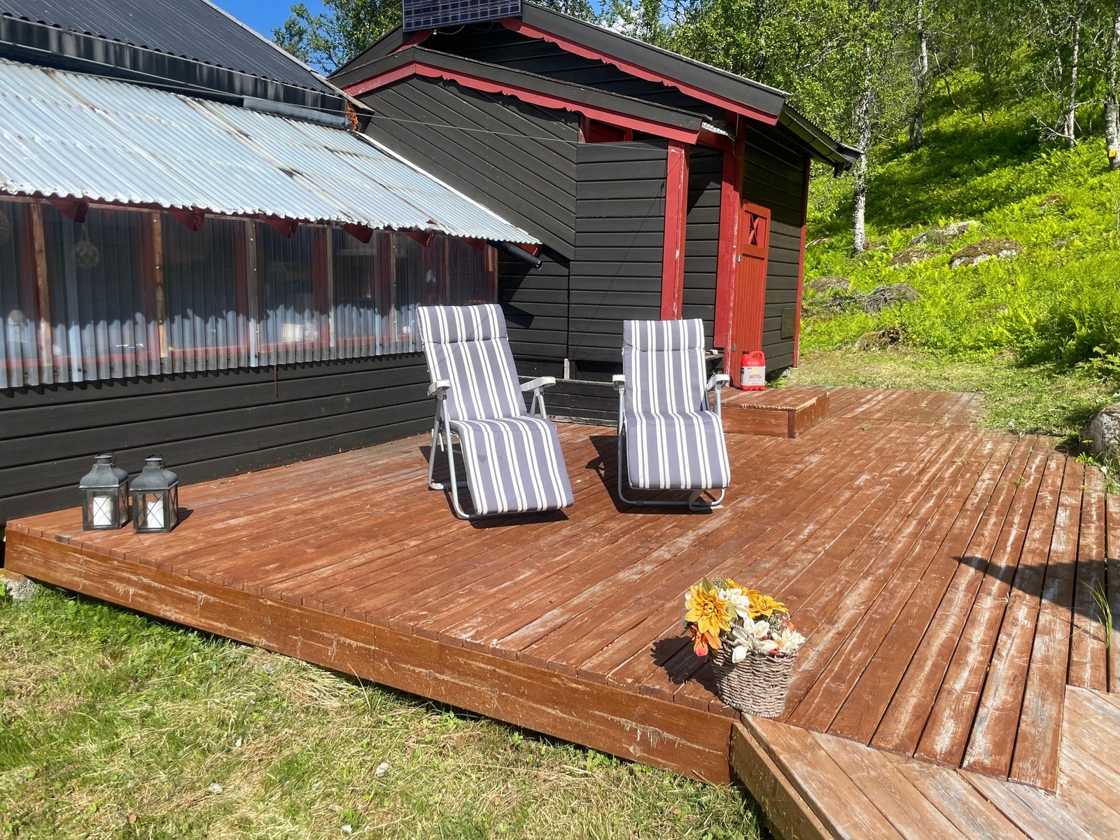 Terrasse mellom hovedbygning og uthus Galleribilde