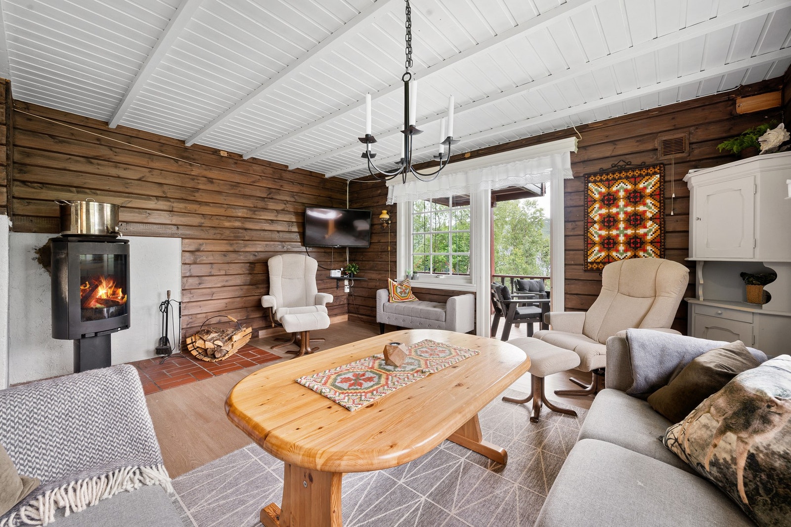 Her får du en romslig stue Galleribilde