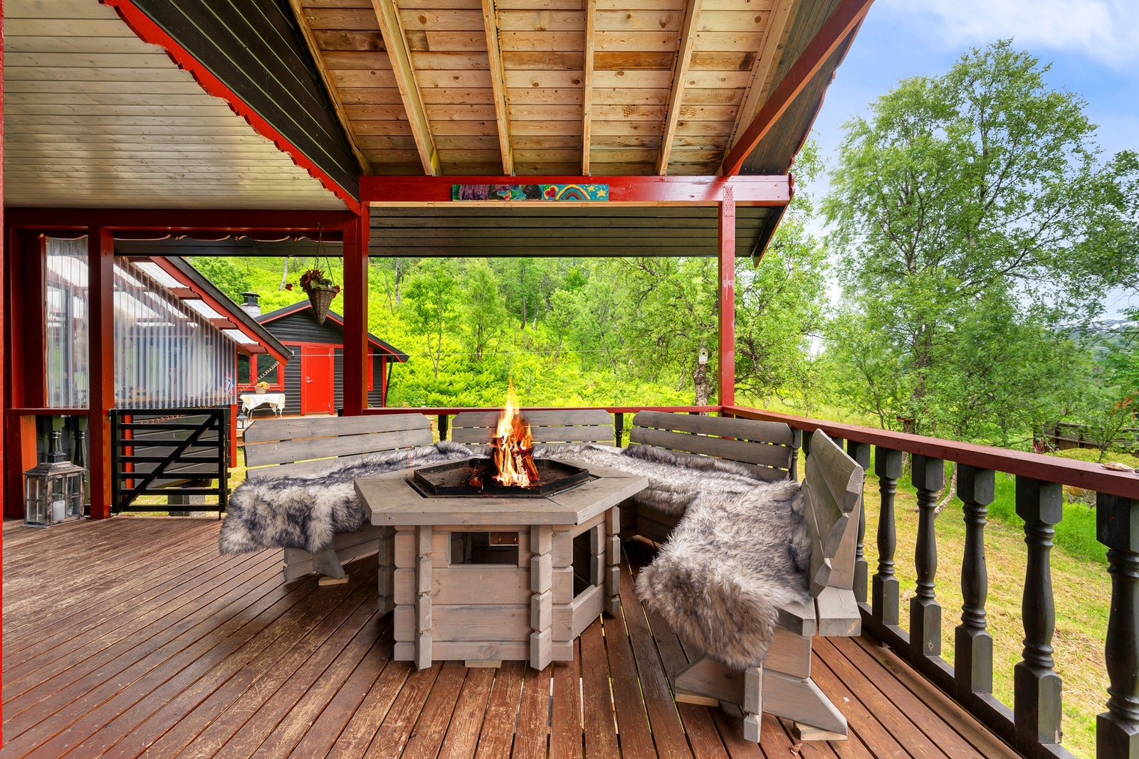 Her kan du sitte ute både sommer og vinter med overbygg Galleribilde