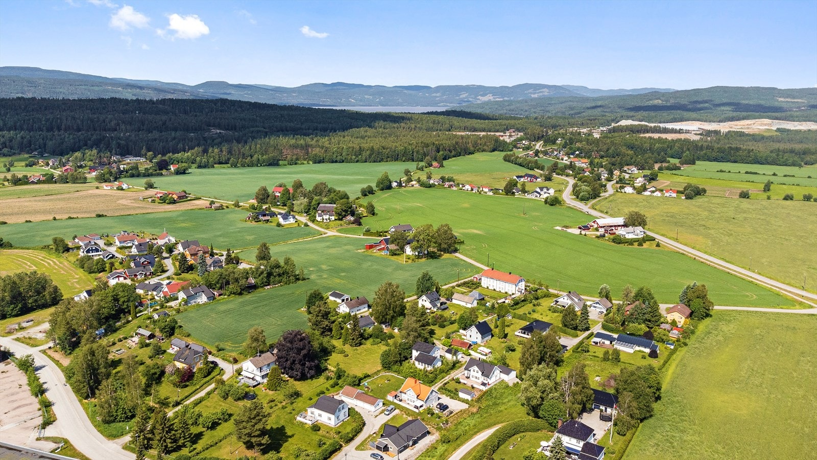 Tomt og nærområdet. Galleribilde