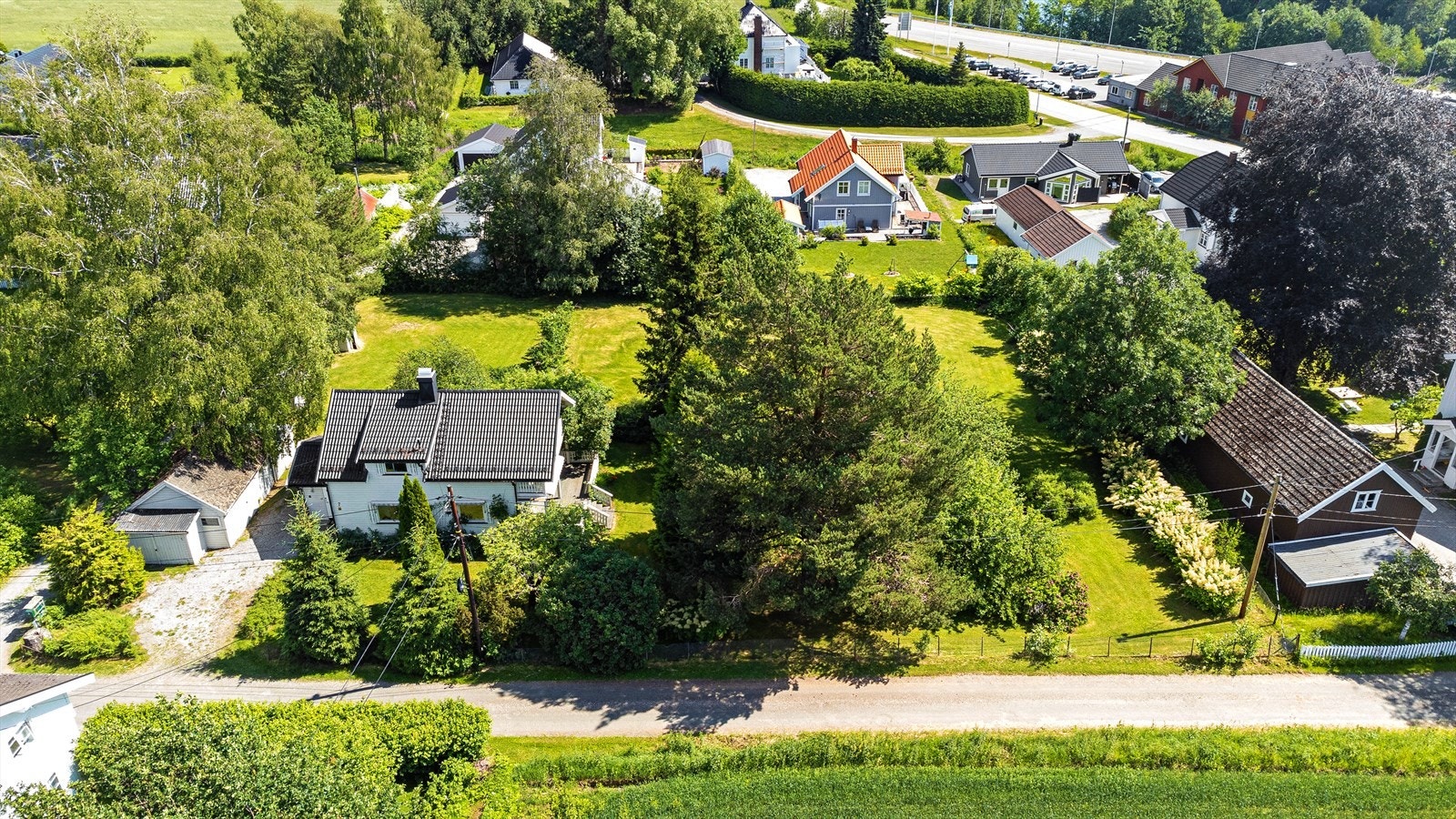 Her er det mye boltreplass for hele familien i solrike omgivelser. Galleribilde