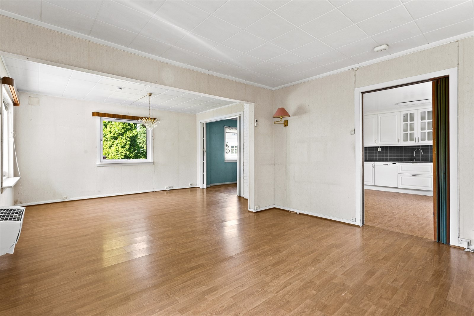 Her er det god plass til sofagruppe, mediemøblement, spisegruppe og øvrig oppbevaring. Galleribilde