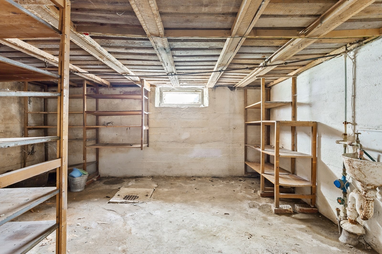 Kjeller har 4 boder med god plass til oppbevaring. Galleribilde